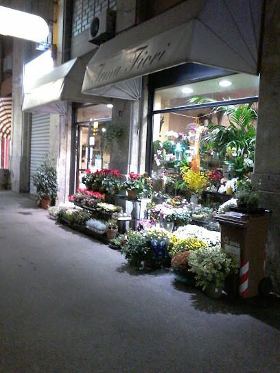 Irma Fiori, Fiorista a Genova