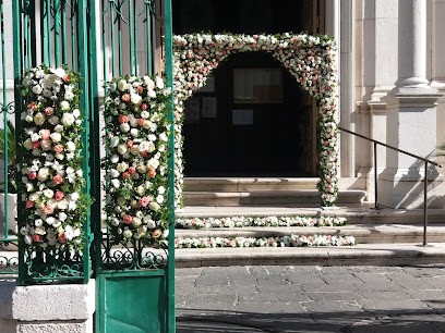 New Holland Fleurs/ Vasi Ceramica, Fiorista a Santa Maria Capua Vetere