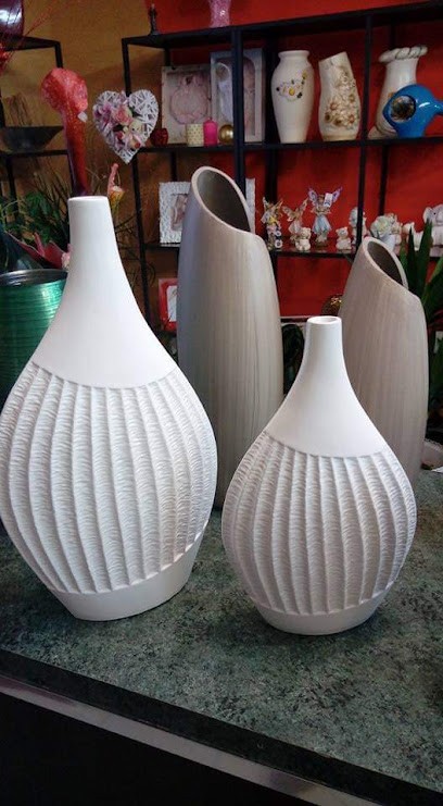 FIORI PIANTE OGGETTISTICA di Antonella La Ferrera, Fiorista a Gagliano Castelferrato