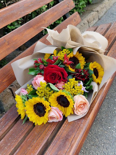 Loreta Fiori, Fiorista a Ladispoli